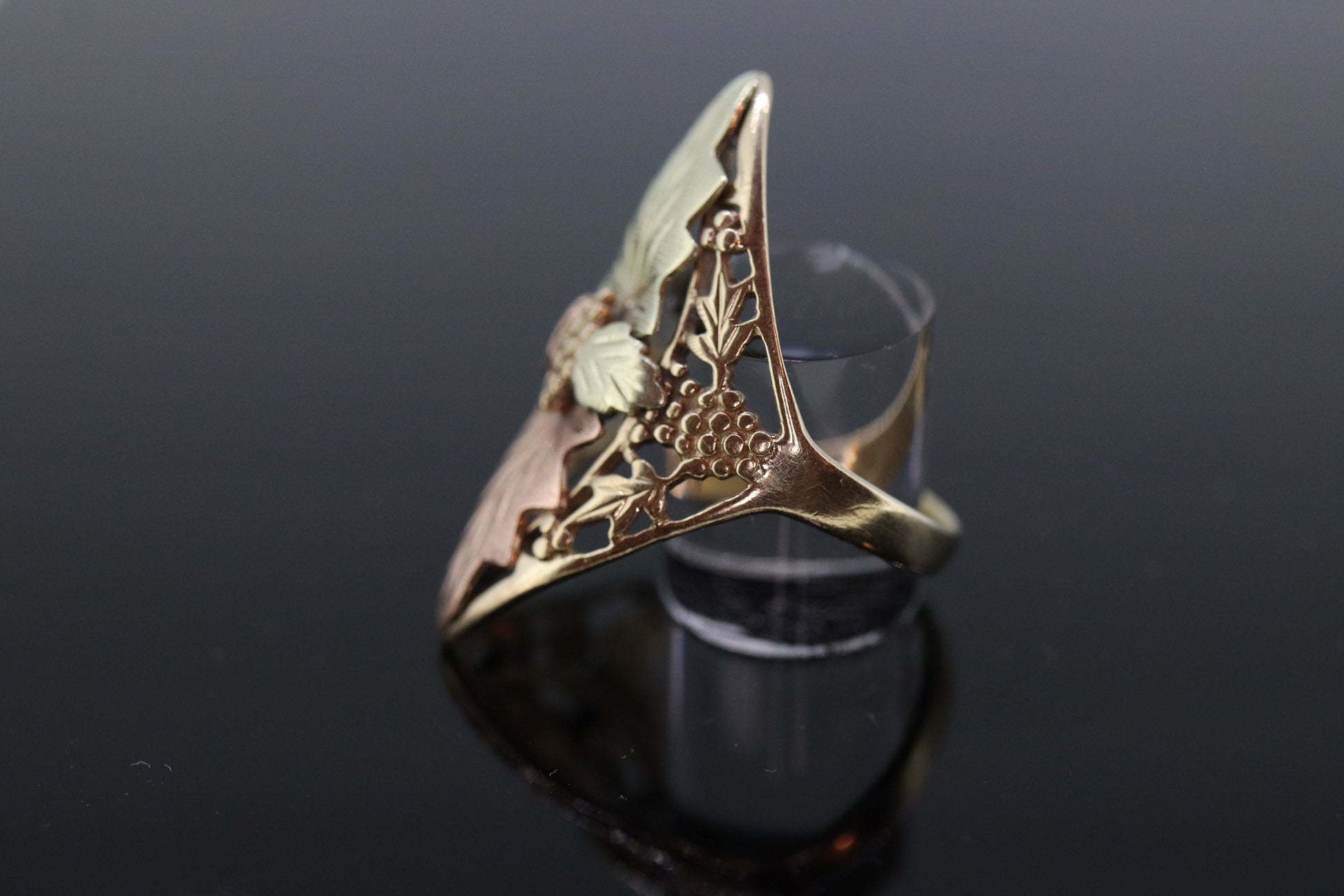 Black Hills Gold Marquise shaped Ring. 10k Multi-Tone Black Hills Gold Statement Ring. st(126/50)