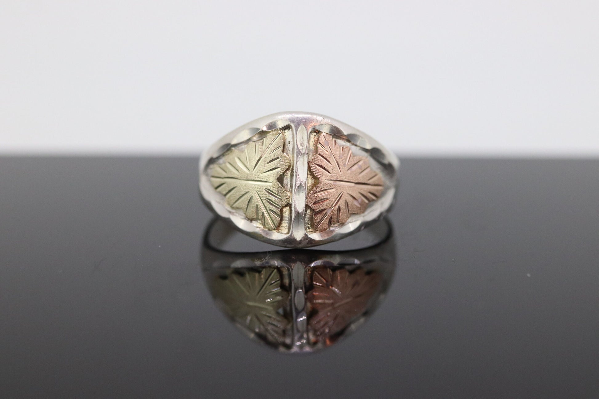 Black Hills Gold Sterling Silver Band. 10k Black Hills Gold Inlays ring.sz12. st(72)