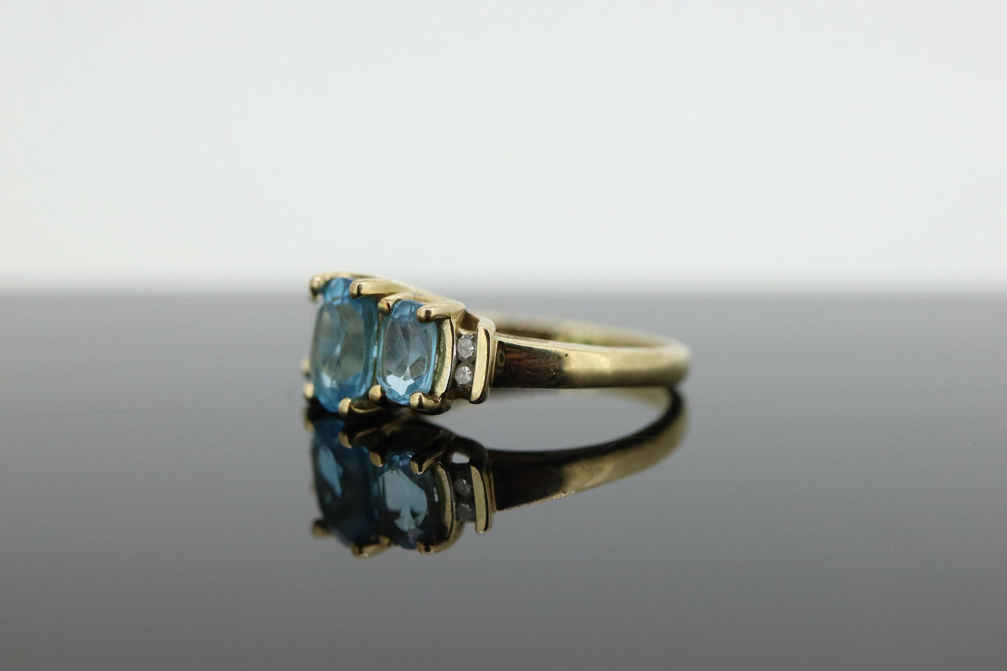 Blue TOPAZ 3 stone past present future ring. 10k THL Samuel Aaron. st(37)