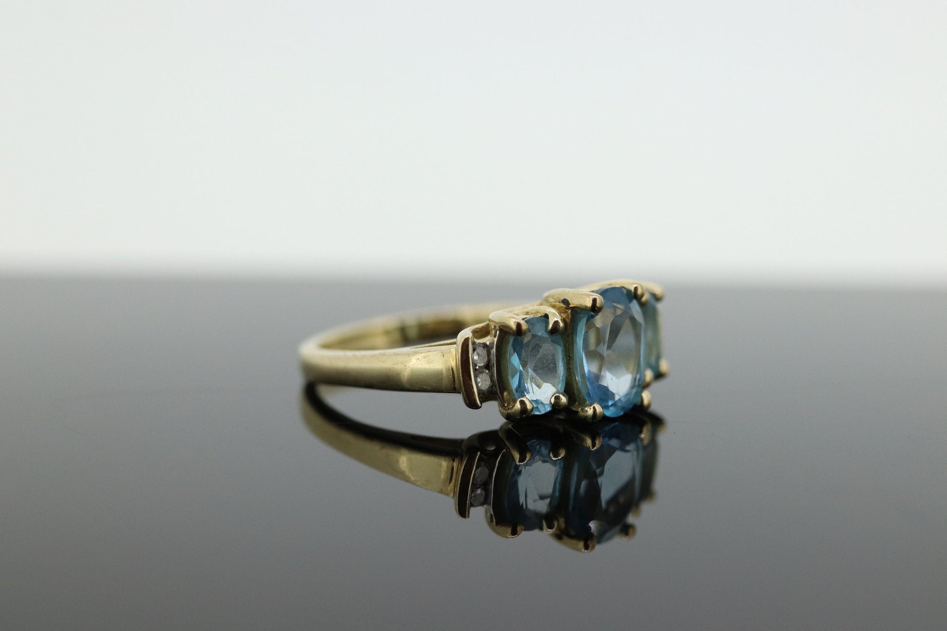 Blue TOPAZ 3 stone past present future ring. 10k THL Samuel Aaron. st(37)