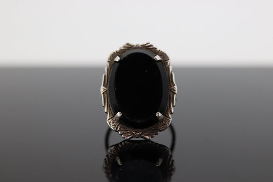 Sterling Silver Oval Onyx ring. Engraved Outline Vintage. st(37)