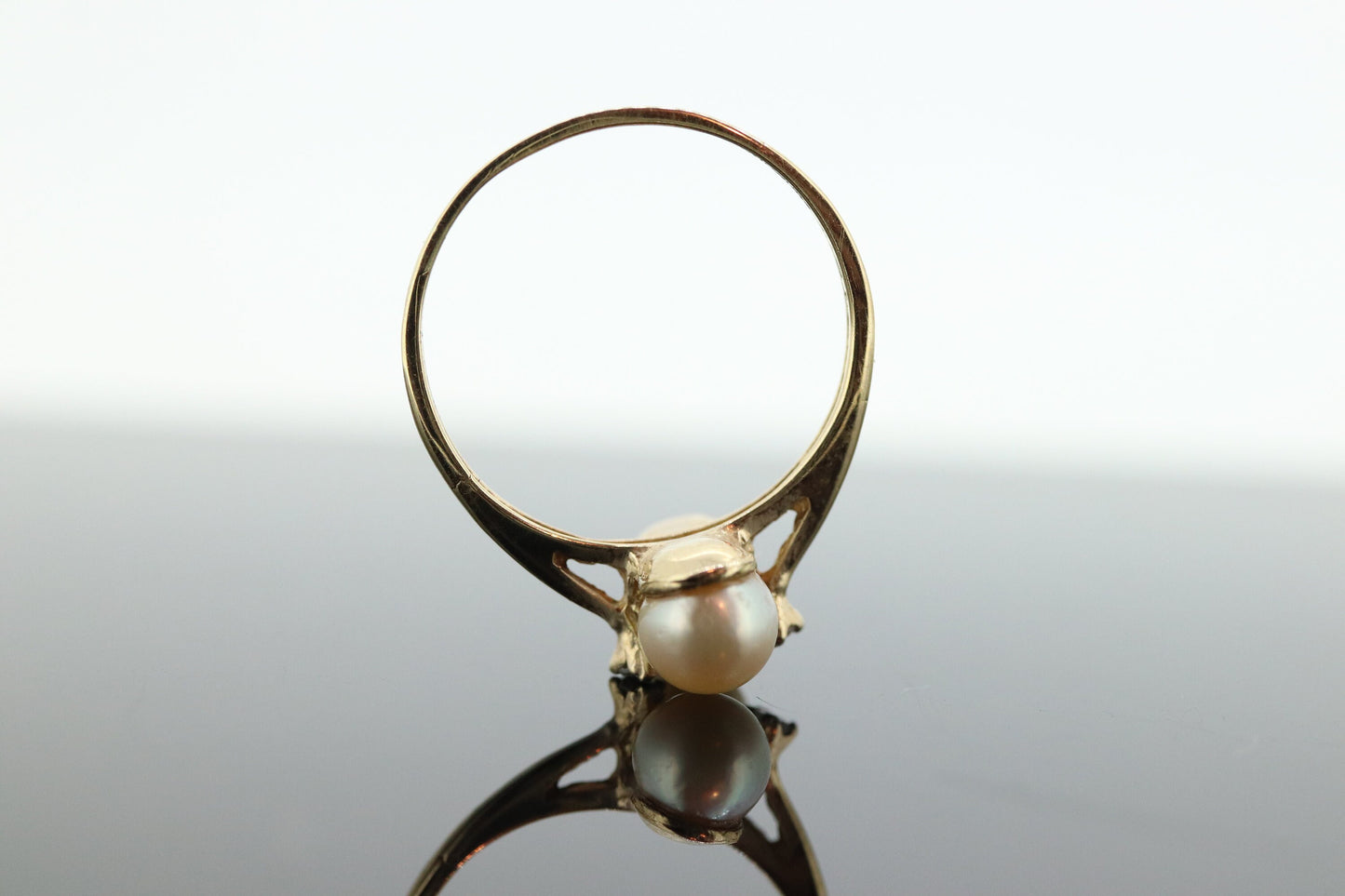 10k Twin Pearl and Diamond ring. 10k Yellow gold Solitaire ring with AKOYA pearl. st(92)