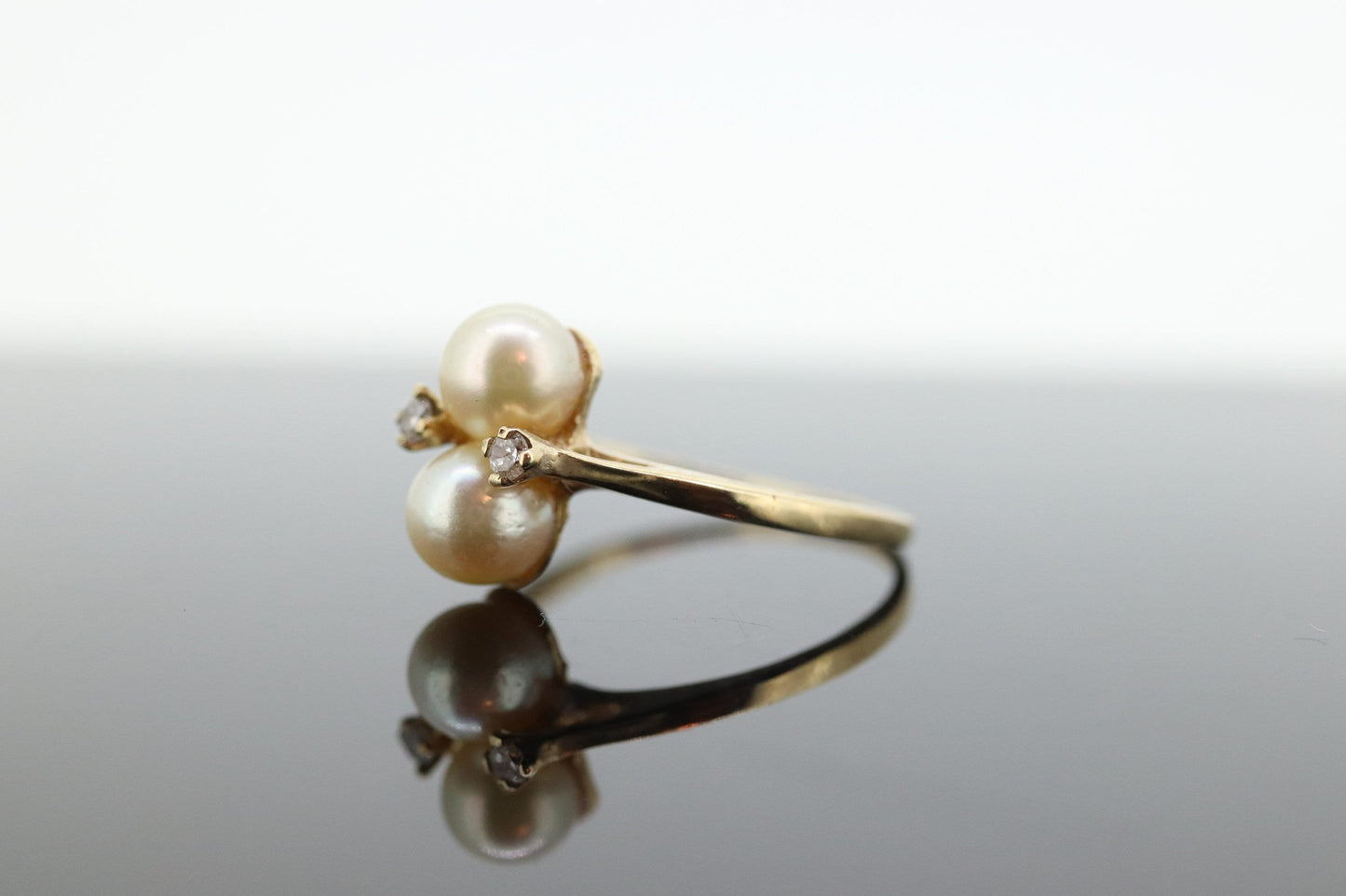 10k Twin Pearl and Diamond ring. 10k Yellow gold Solitaire ring with AKOYA pearl. st(92)