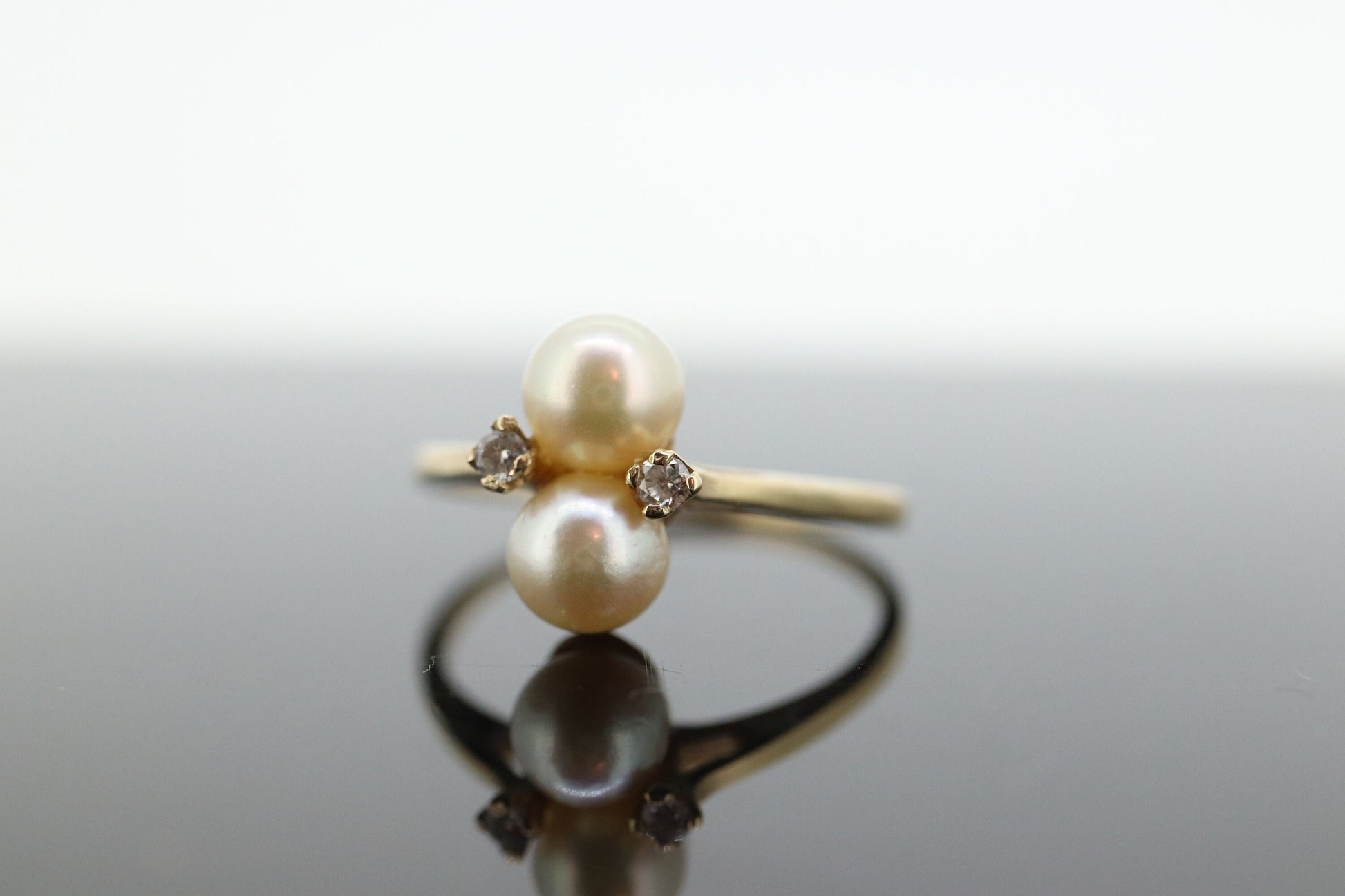 10k Twin Pearl and Diamond ring. 10k Yellow gold Solitaire ring with AKOYA pearl. st(92)