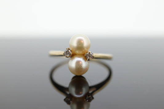 10k Twin Pearl and Diamond ring. 10k Yellow gold Solitaire ring with AKOYA pearl. st(92)