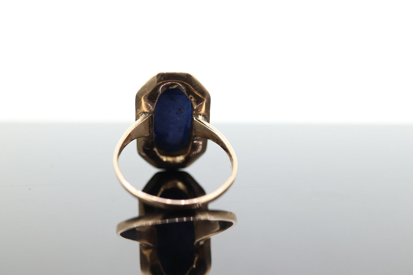 10k Lapis Lazuli  Ring. Oval Cabochon Lapis bezel set into bezel setting. Very unique. St(104) Sz5