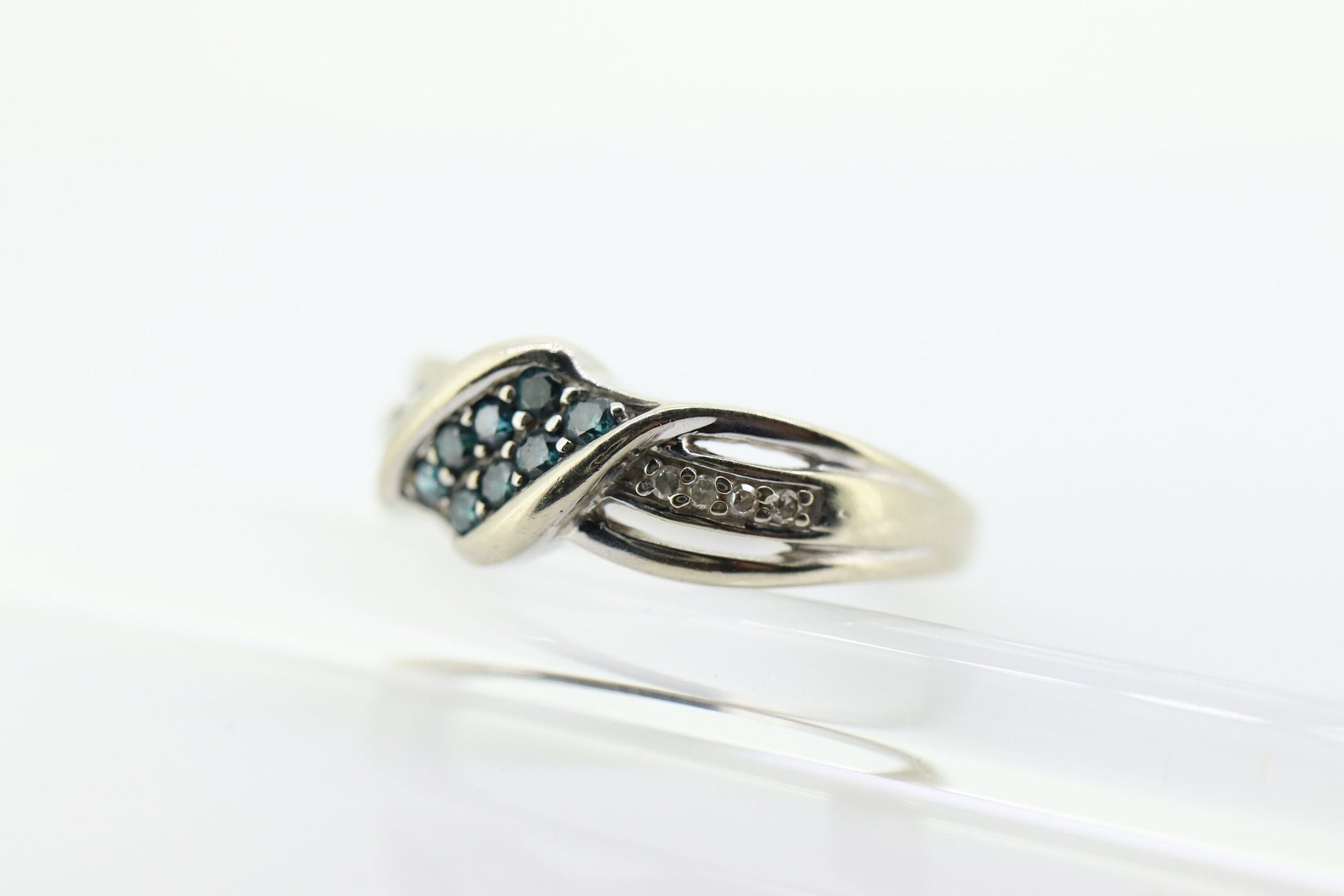 10k Blue Diamond Pave Encrusted Band. BLUE diamond pave band ring. Sz7.25 st (81)