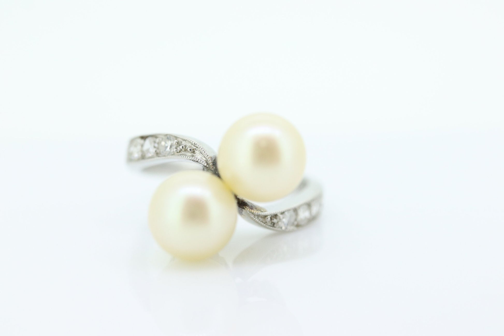 Antique Platinum double pearl diamond ring. Bypass twin akoya pearl bypass ring. Platinum diamond bypass ring. Pearl bypass ring st(230)