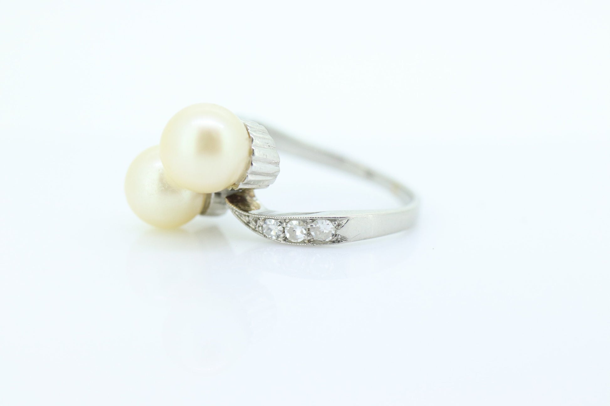 Antique Platinum double pearl diamond ring. Bypass twin akoya pearl bypass ring. Platinum diamond bypass ring. Pearl bypass ring st(230)