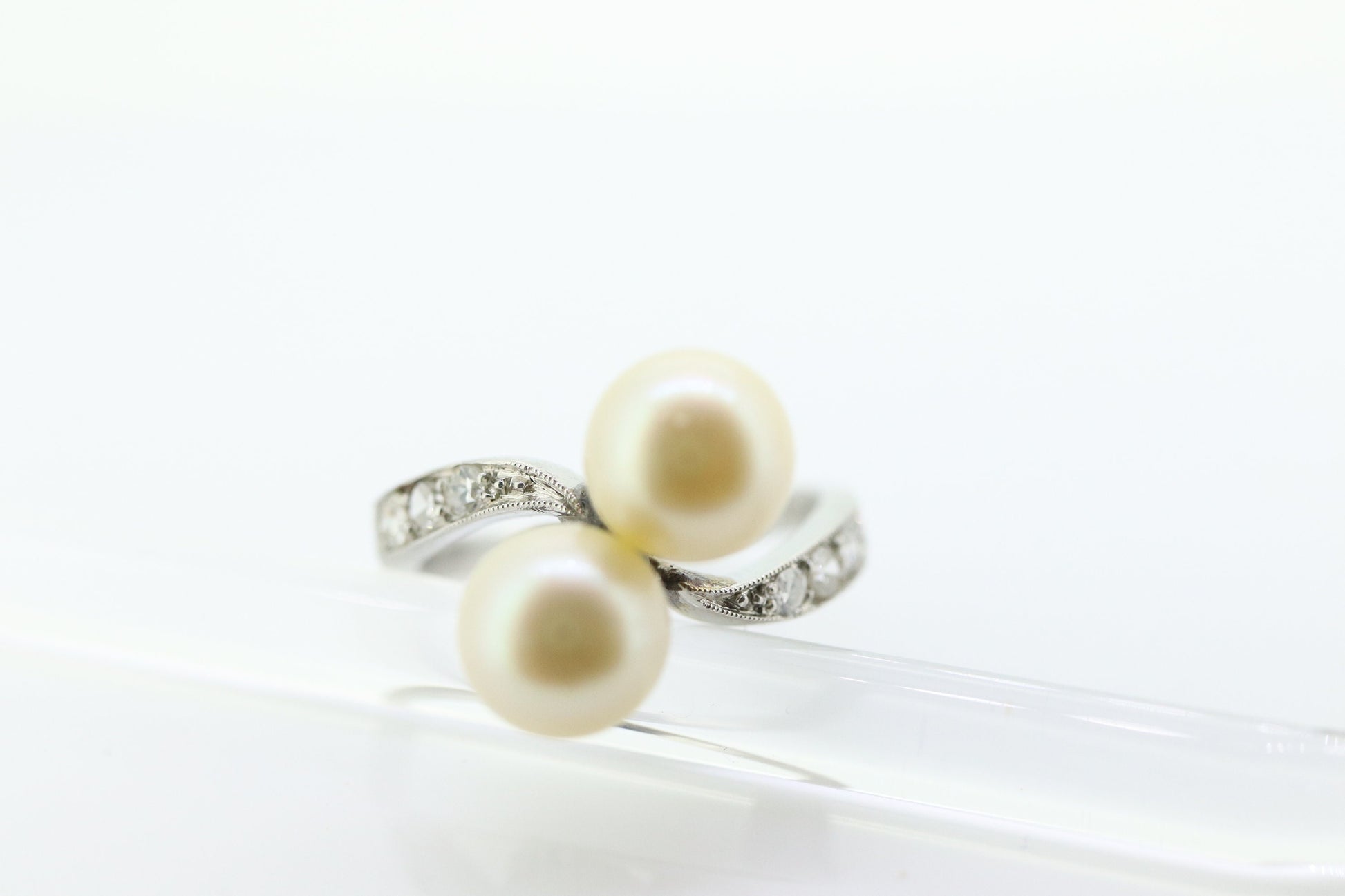 Antique Platinum double pearl diamond ring. Bypass twin akoya pearl bypass ring. Platinum diamond bypass ring. Pearl bypass ring st(230)