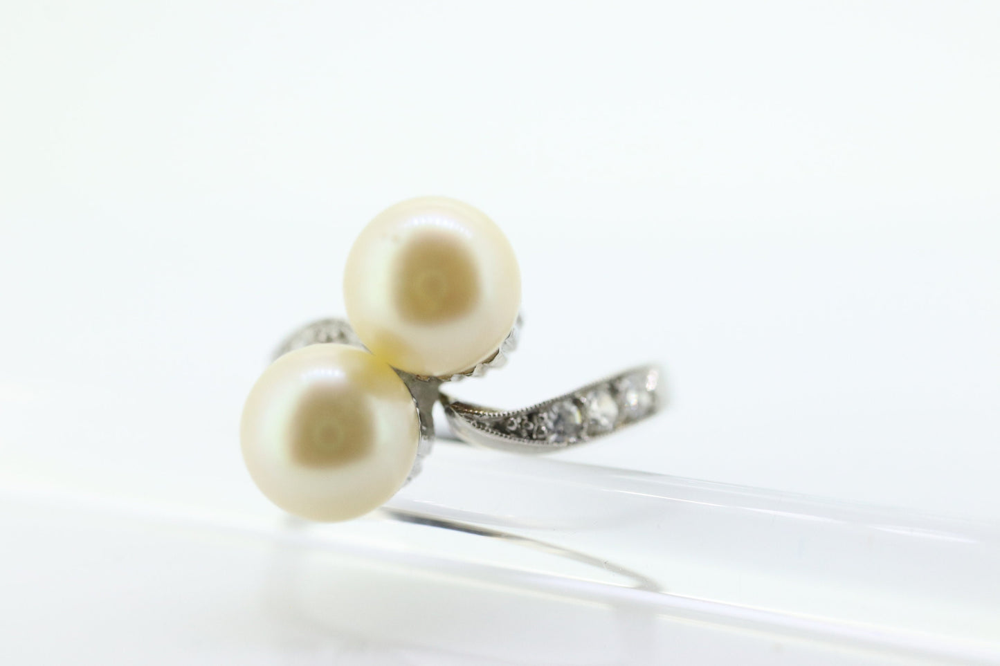 Antique Platinum double pearl diamond ring. Bypass twin akoya pearl bypass ring. Platinum diamond bypass ring. Pearl bypass ring st(230)