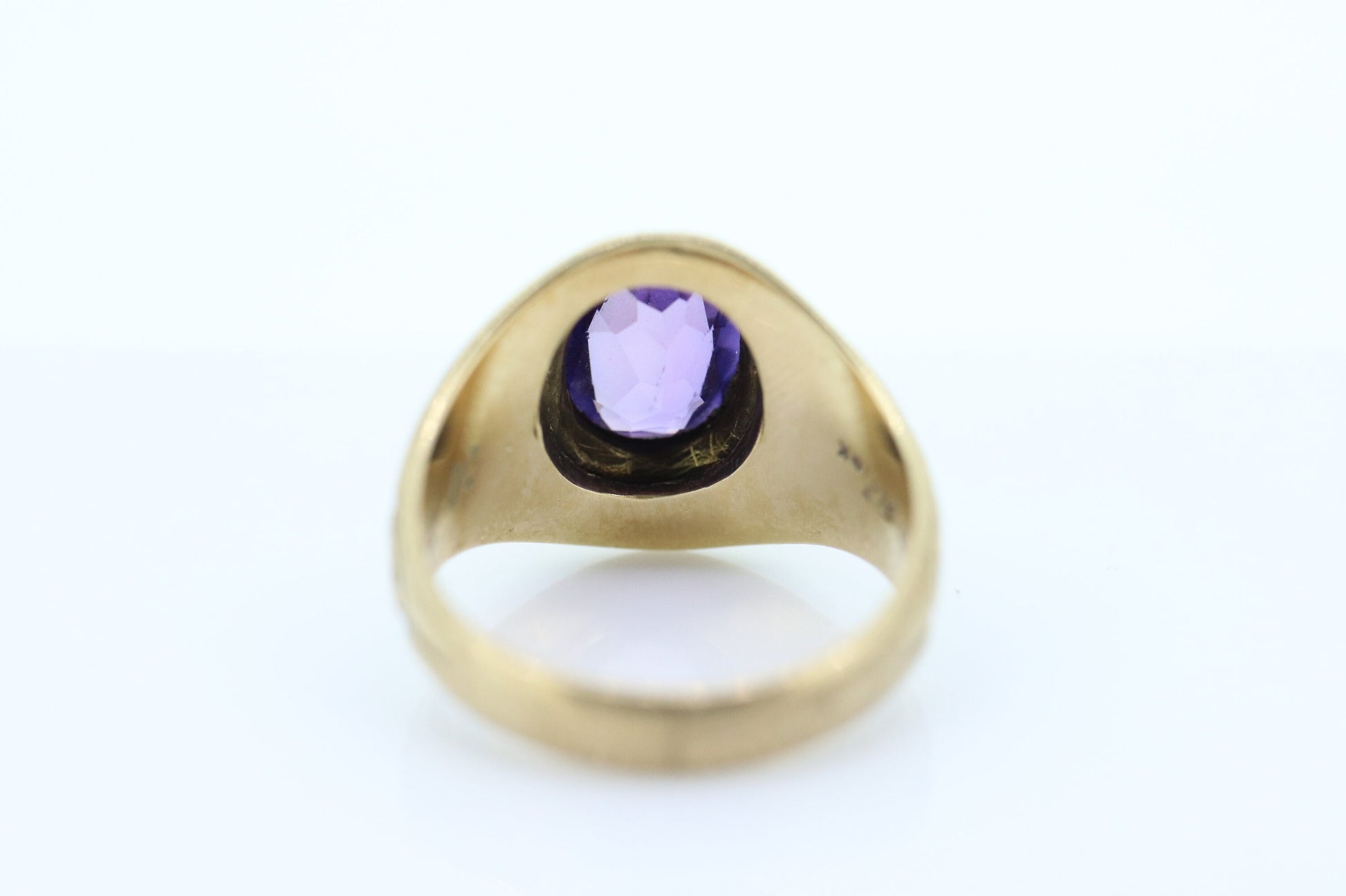 1968 Lancaster Catholic High School Class Graduation ring. 10k Gold with oval amethyst solitaire. st(187)