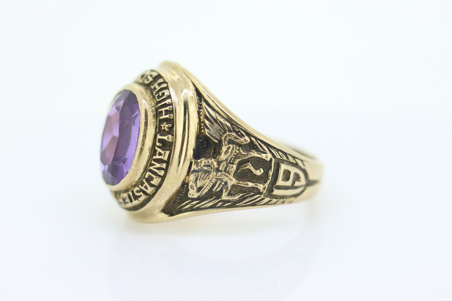 1968 Lancaster Catholic High School Class Graduation ring. 10k Gold with oval amethyst solitaire. st(187)