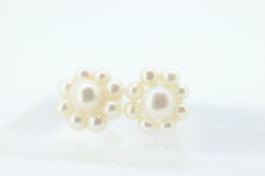 14k Pearl Stud earrings . Love Cluster Halo nest Pearl earrings. st35