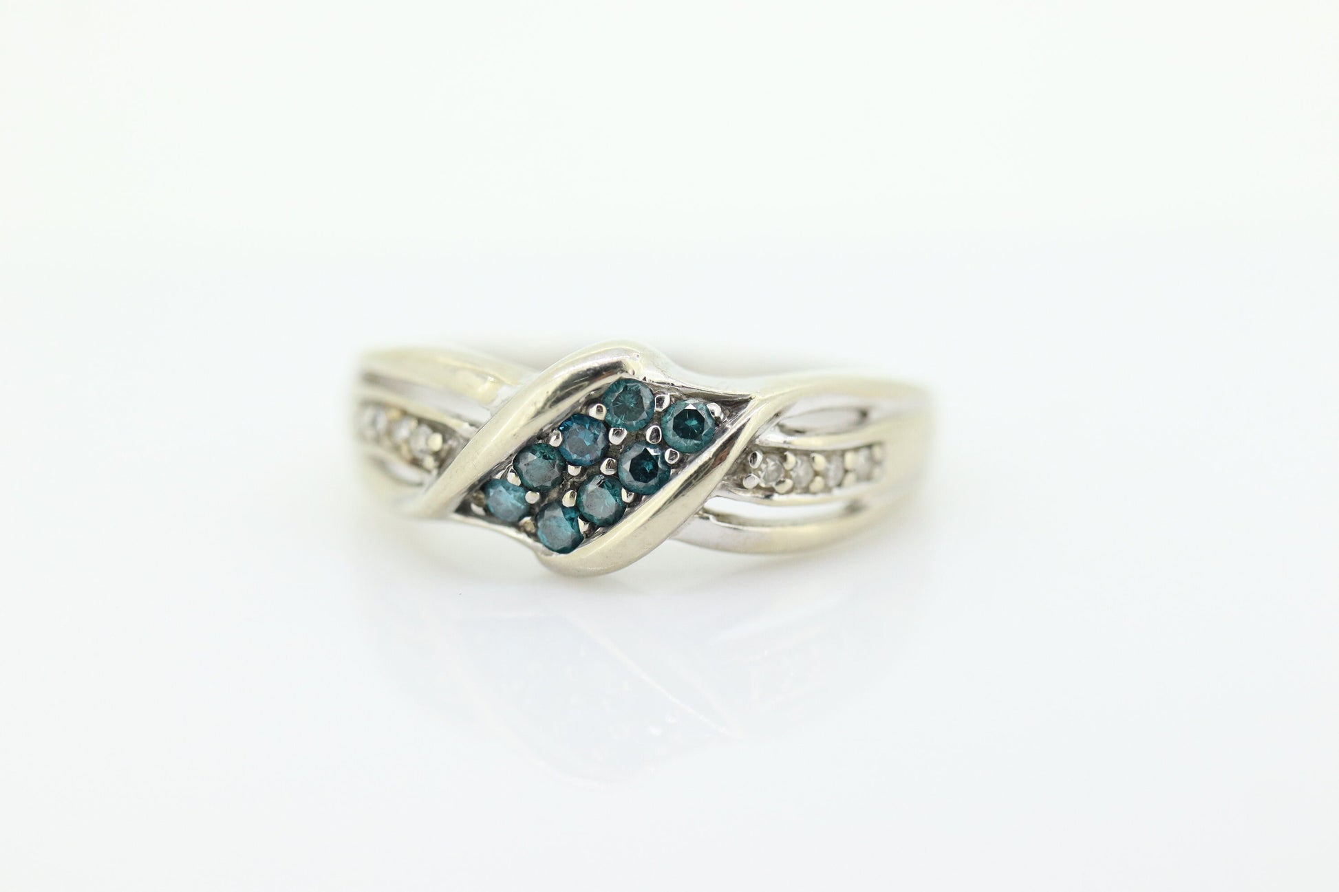 10k Blue Diamond Pave Encrusted Band. BLUE diamond pave band ring. Sz7.25 st (81)