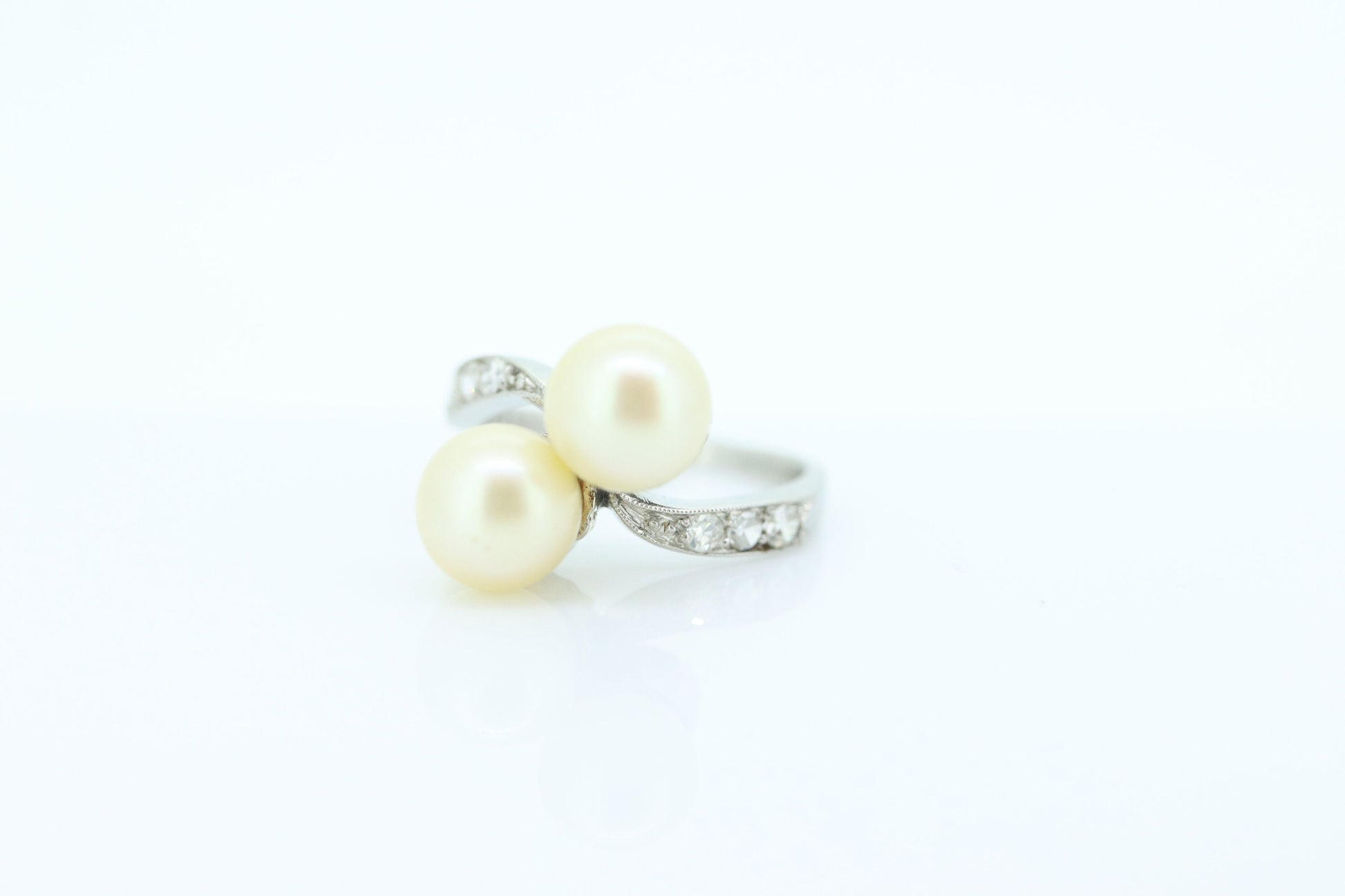 Antique Platinum double pearl diamond ring. Bypass twin akoya pearl bypass ring. Platinum diamond bypass ring. Pearl bypass ring st(230)