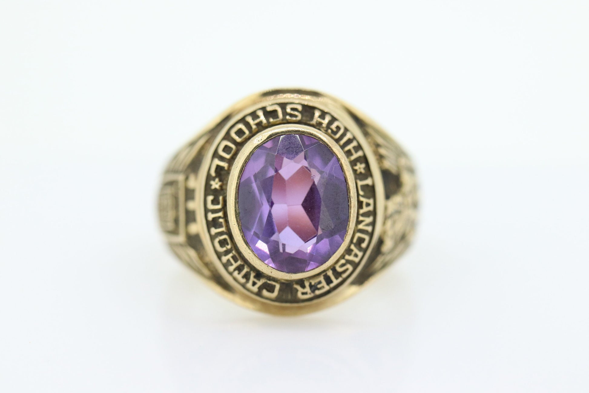 1968 Lancaster Catholic High School Class Graduation ring. 10k Gold with oval amethyst solitaire. st(187)