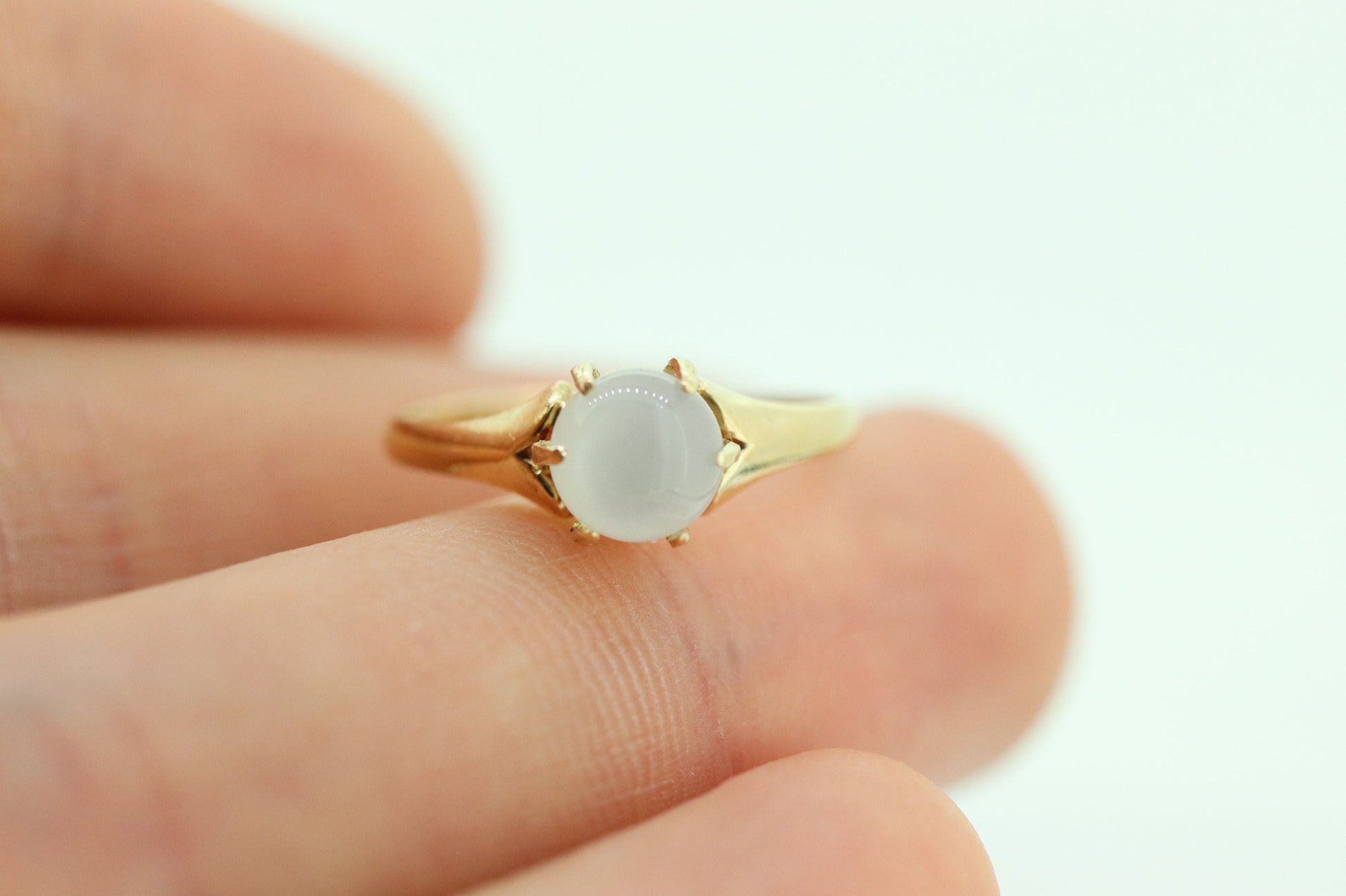 10k Victorian MOONSTONE cabochon Claw set ring. Antique sphere Moonstone ring ring. st(40)