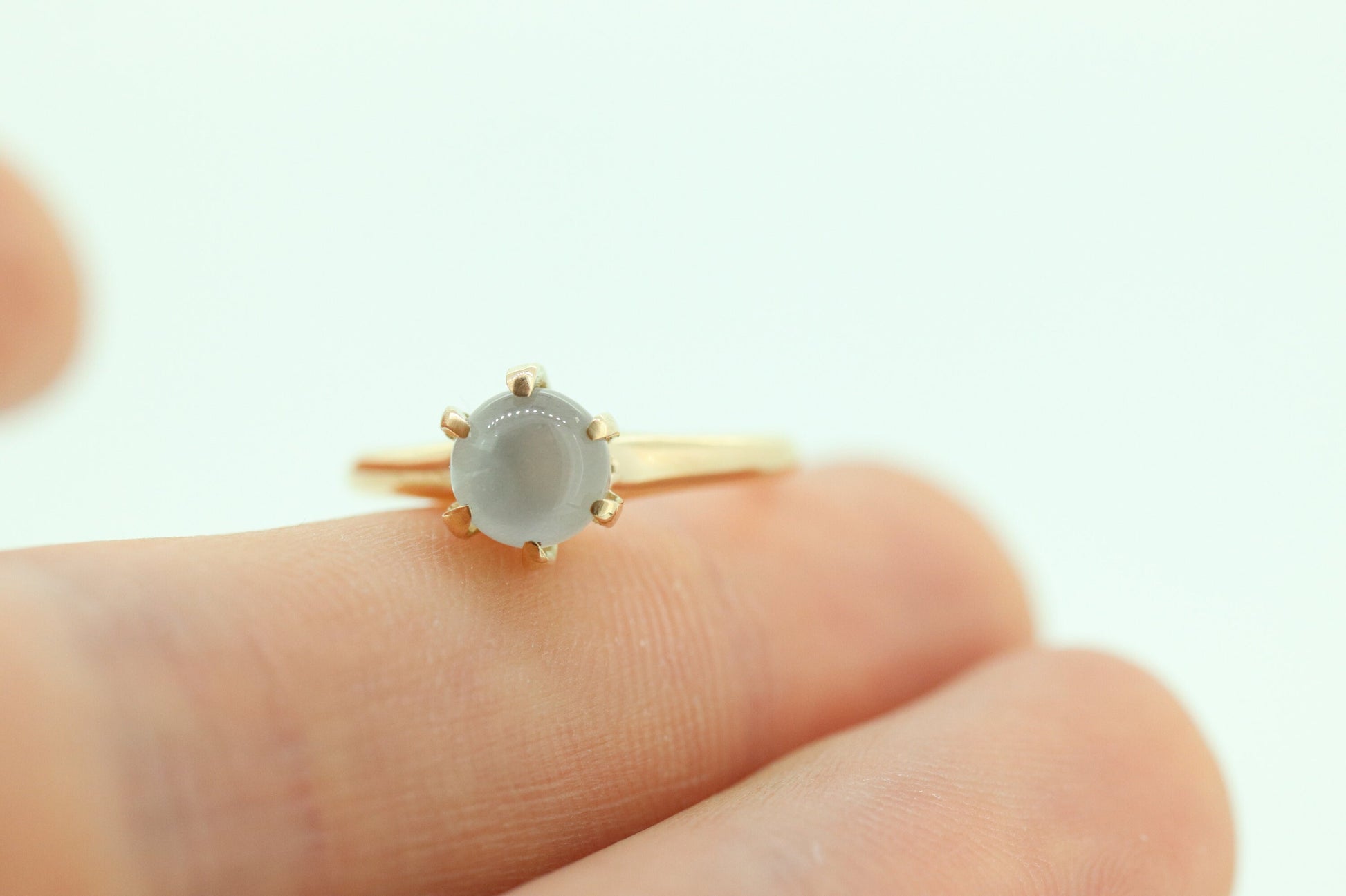 10k Victorian MOONSTONE cabochon Claw set ring. Antique sphere Moonstone ring ring. st(46)