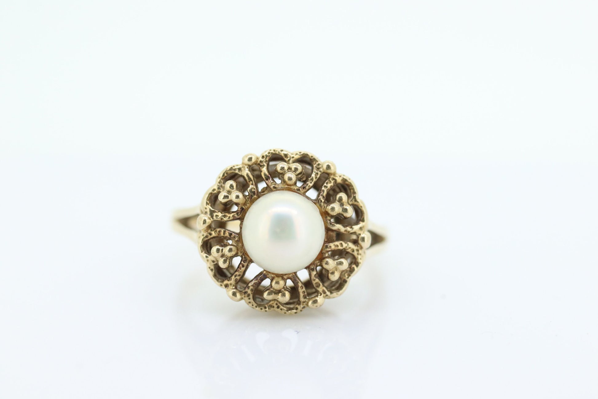 10k Pearl Solitaire ring. 10k Yellow Gold Filigree open scroll Pearl set ring st(86)