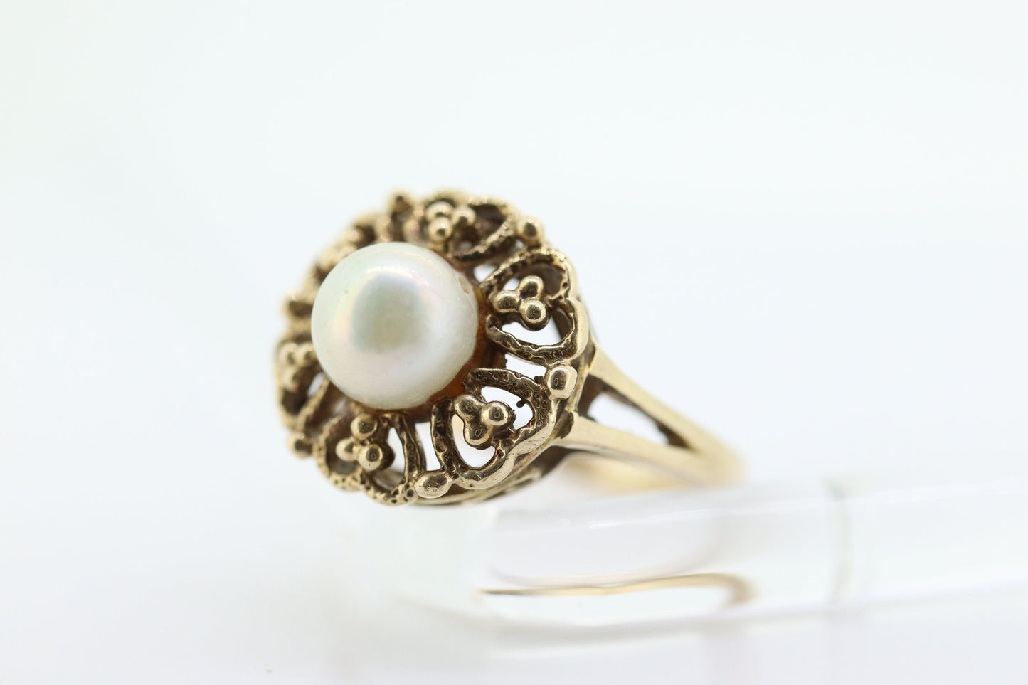 10k Pearl Solitaire ring. 10k Yellow Gold Filigree open scroll Pearl set ring st(86)