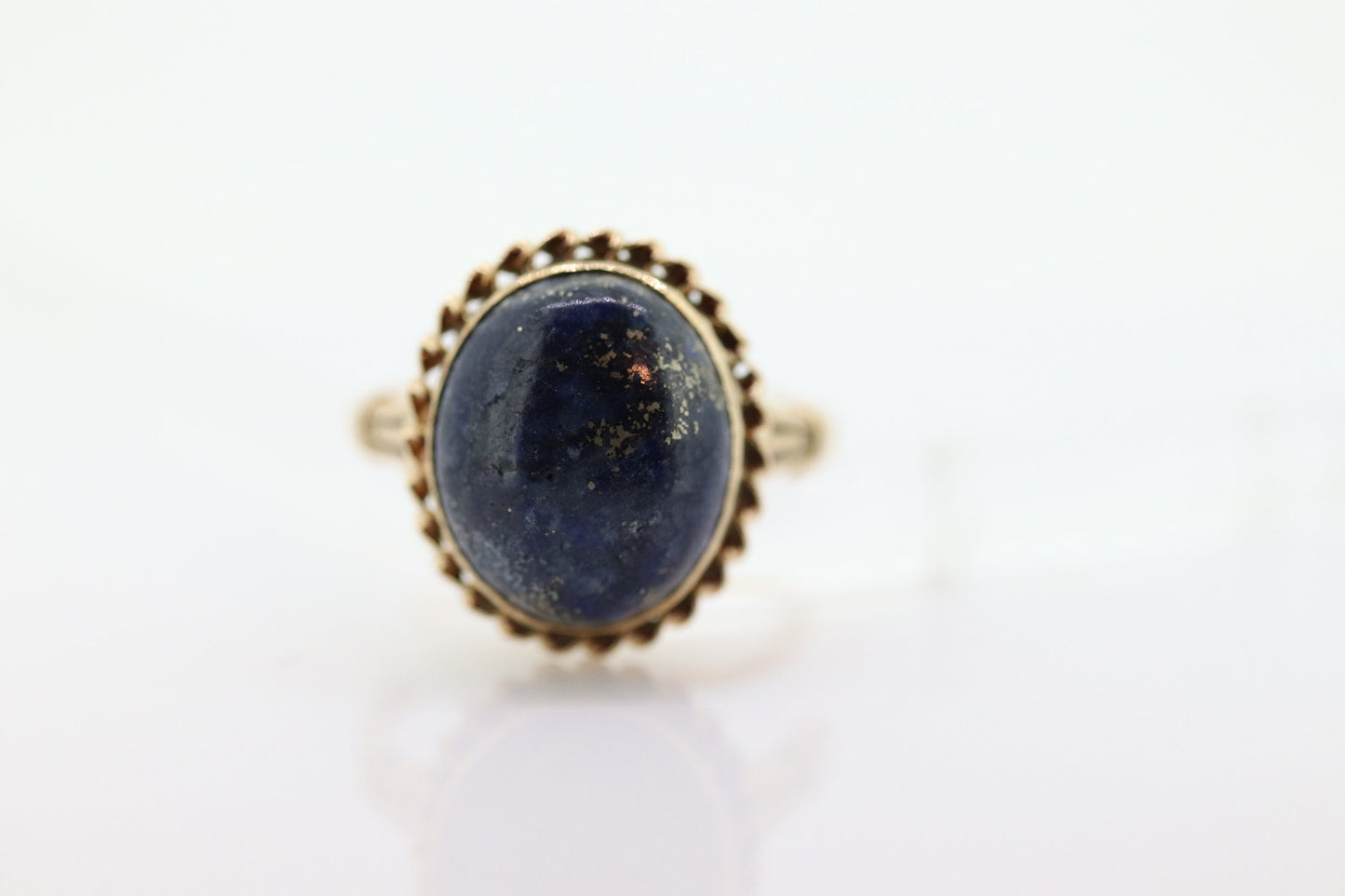 10k Lapis Lazuli  Ring. Budlong, Dockert & Armstrong BDA Oval Cabochon Lapis bezel set into bezel setting. Very unique. St(109) Sz5.5