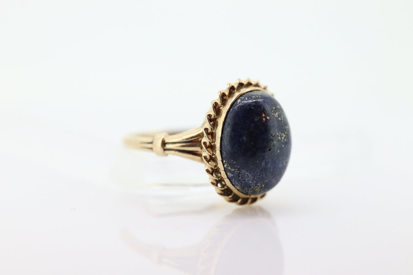 10k Lapis Lazuli  Ring. Budlong, Dockert & Armstrong BDA Oval Cabochon Lapis bezel set into bezel setting. Very unique. St(109) Sz5.5