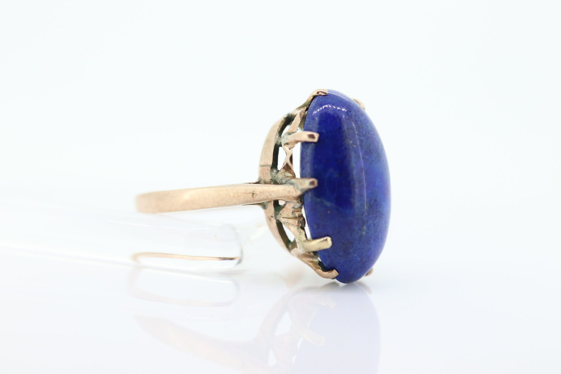 10k Blue Lapis Lazuli  Ring. Vintage 10k Yellow Gold Lapis Prong Set into Cathedral. Large Lapis Egg Very unique. St(104)