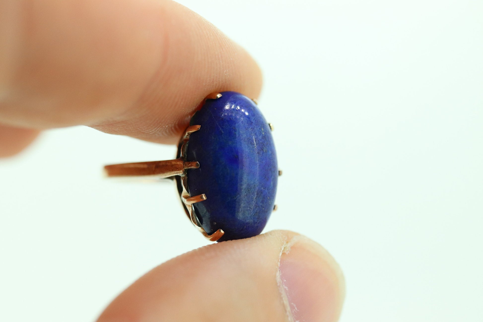 10k Blue Lapis Lazuli  Ring. Vintage 10k Yellow Gold Lapis Prong Set into Cathedral. Large Lapis Egg Very unique. St(104)