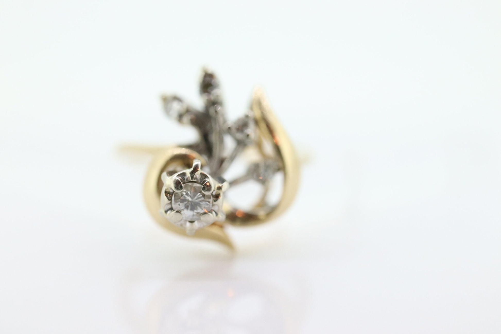 14k Diamond Ring.  Leaf Setting Diamond with accents. Diamond Bow Love Knot ring. Swirl diamond st(55)