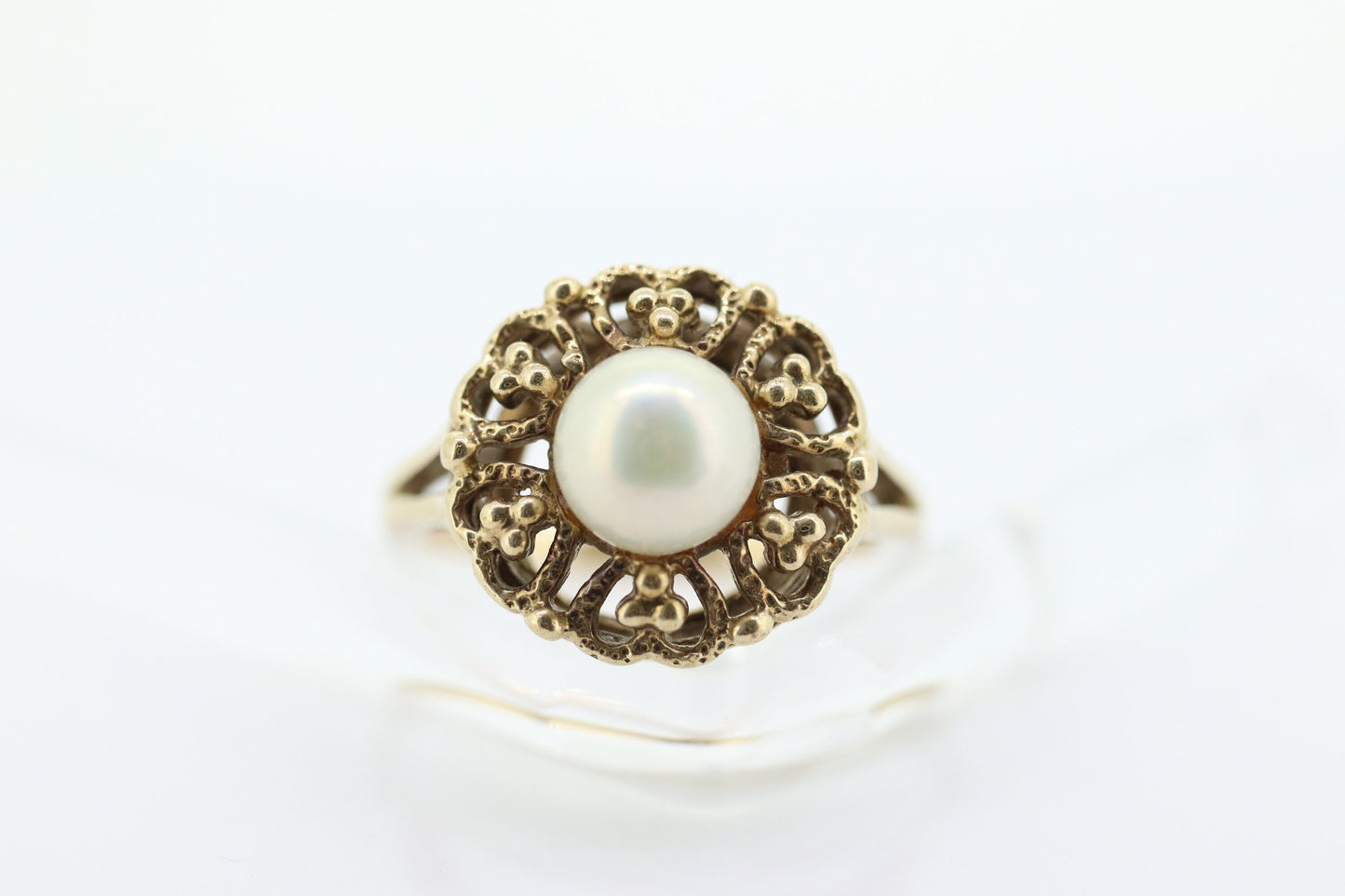 10k Pearl Solitaire ring. 10k Yellow Gold Filigree open scroll Pearl set ring st(86)