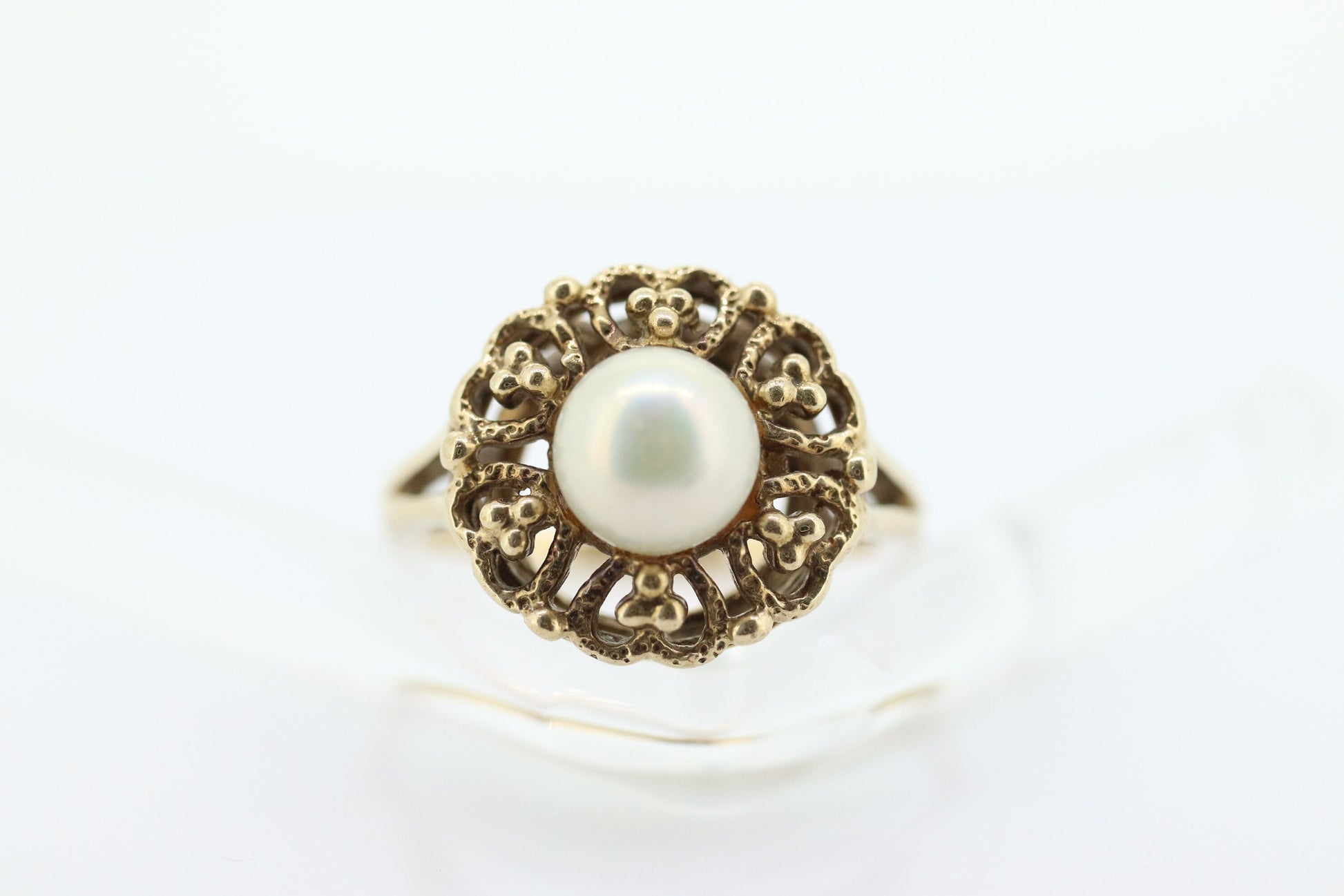 10k Pearl Solitaire ring. 10k Yellow Gold Filigree open scroll Pearl set ring st(86)