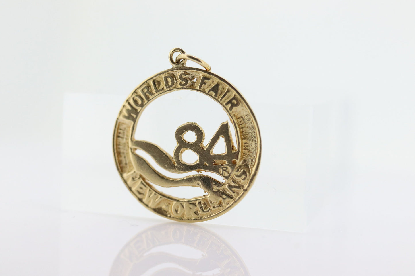 14k World FAIR 1984 New Orleans Medallion Pendant. 1984 New Orleans World Fair Commemorative Pendant. sst(90)