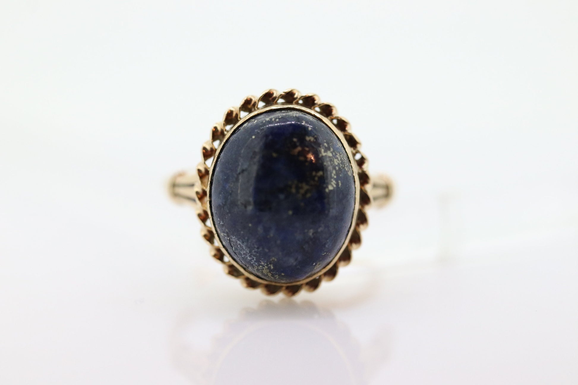 10k Lapis Lazuli  Ring. Budlong, Dockert & Armstrong BDA Oval Cabochon Lapis bezel set into bezel setting. Very unique. St(109) Sz5.5