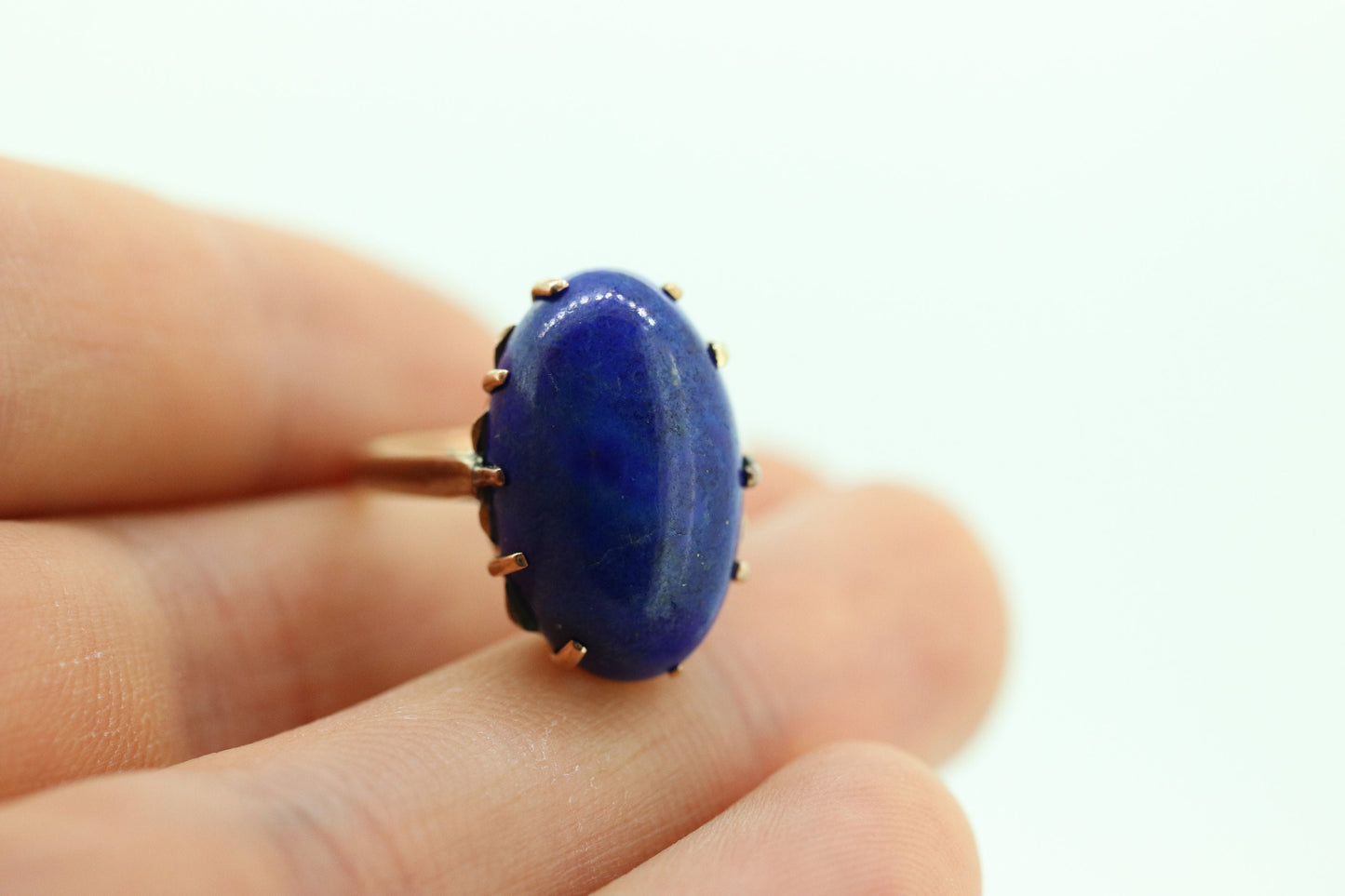 10k Blue Lapis Lazuli  Ring. Vintage 10k Yellow Gold Lapis Prong Set into Cathedral. Large Lapis Egg Very unique. St(104)