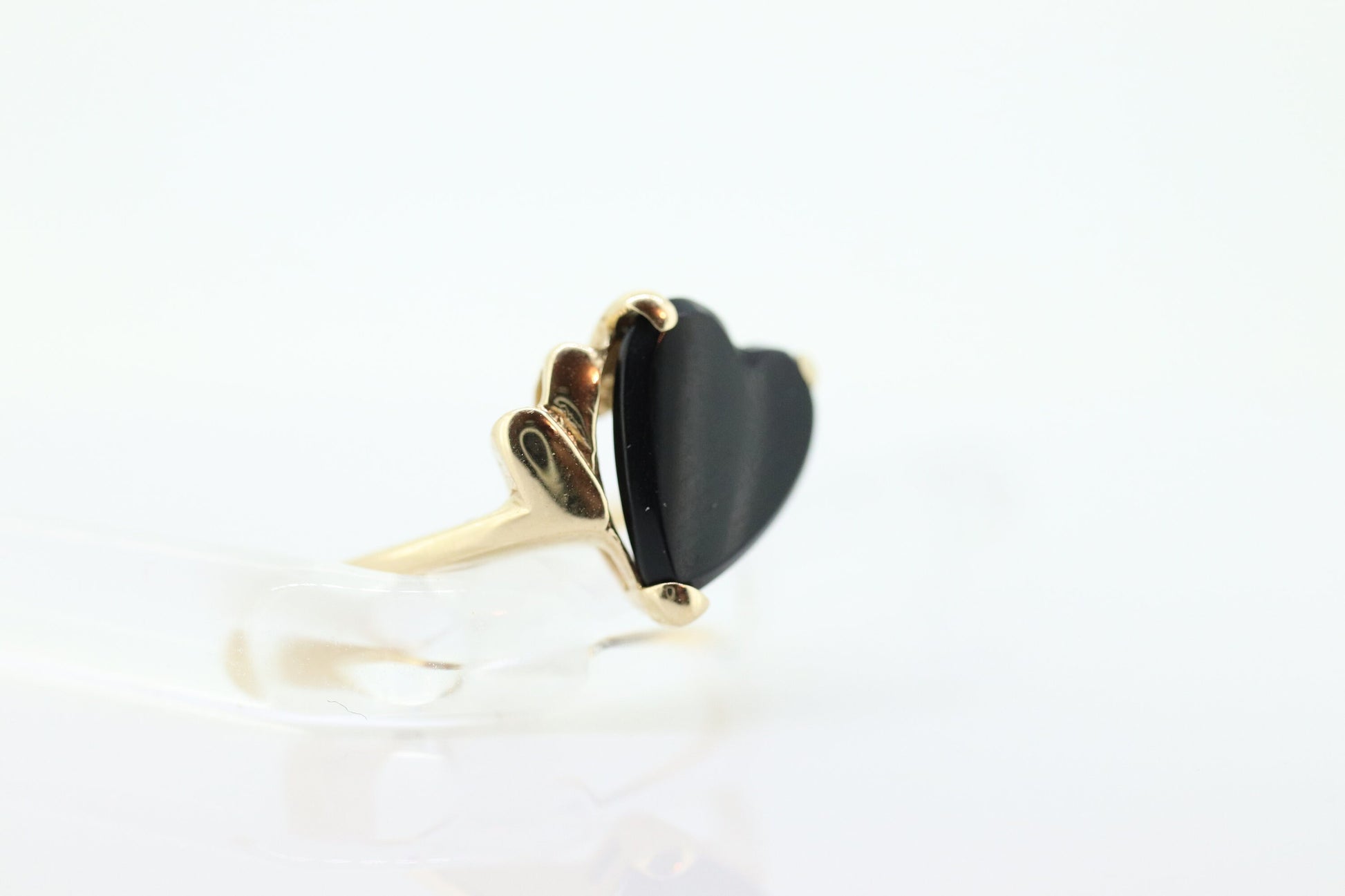 14k ONYX HEART ring. Heart Onyx prong set victorian mourning ring. ESSEMCO st(63)