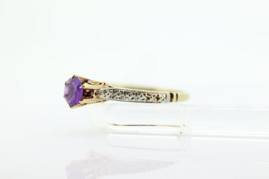 Art Deco Amethyst Ring. 14k Gold Filigree Design. Engagement Ring from Art Deco 1920 Era. High Cathedral setting. st(63)