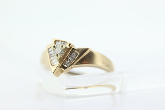 Vintage 14K Gold 0.50TCW Half Carat Brilliant & Baguette Diamond Pyramid Trinity Ring / Gold Triangle Ring / Trillion Ring st(109)