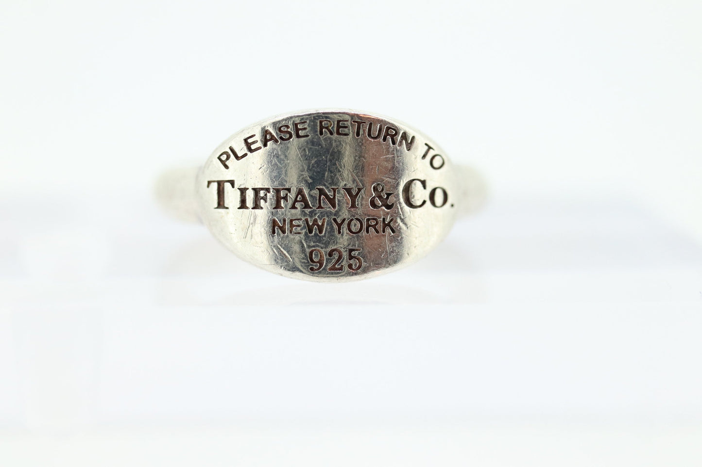 Tiffany & Co Ring. Please Return to Tiffany Sterling Silver 925 Ring. TAG Signet ring New York st(40/25)