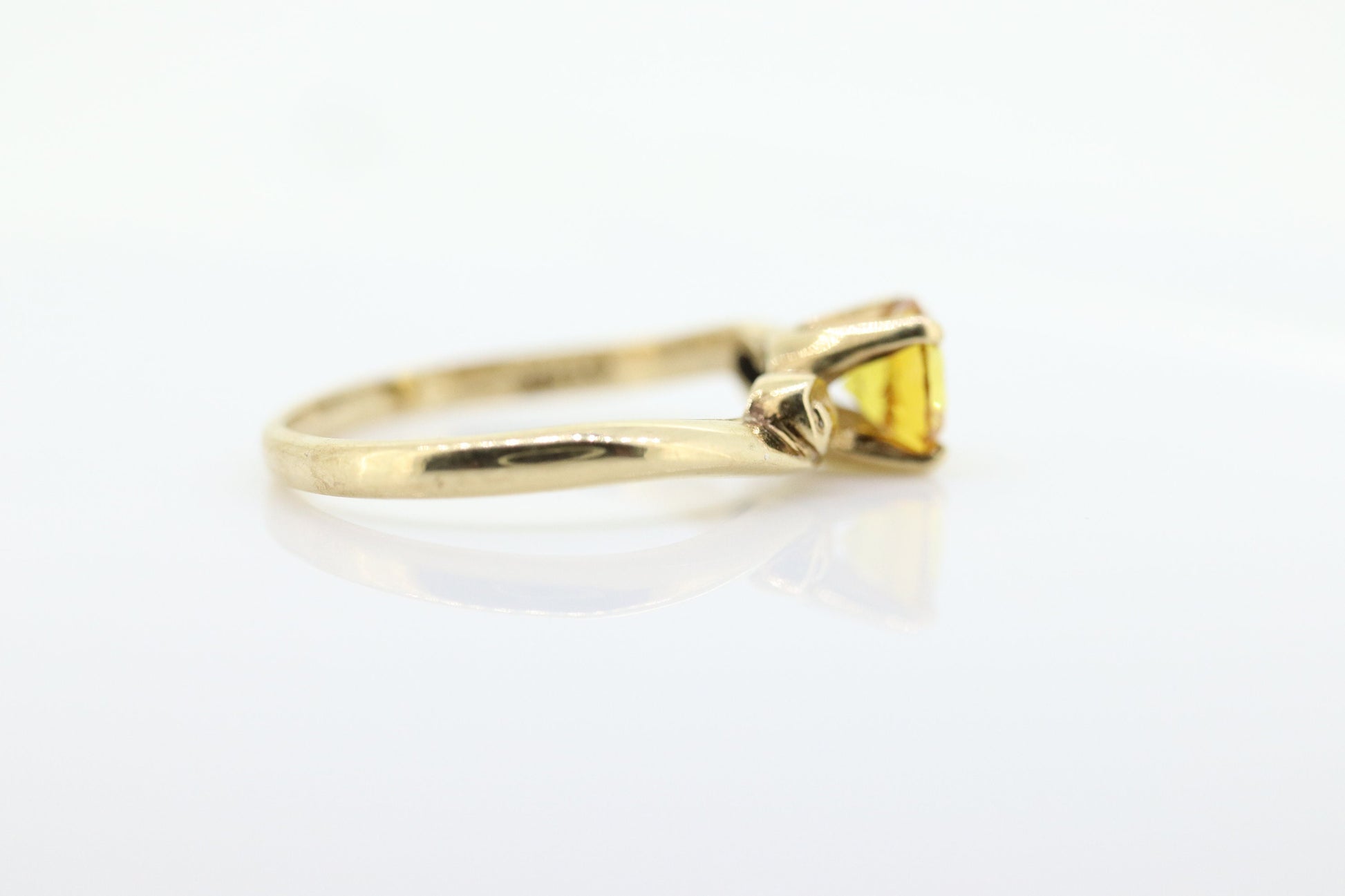 10k Round Sapphire YELLOW Sapphire ring. YELLOW SAPPHIRE solitaire ring. st(97/75)