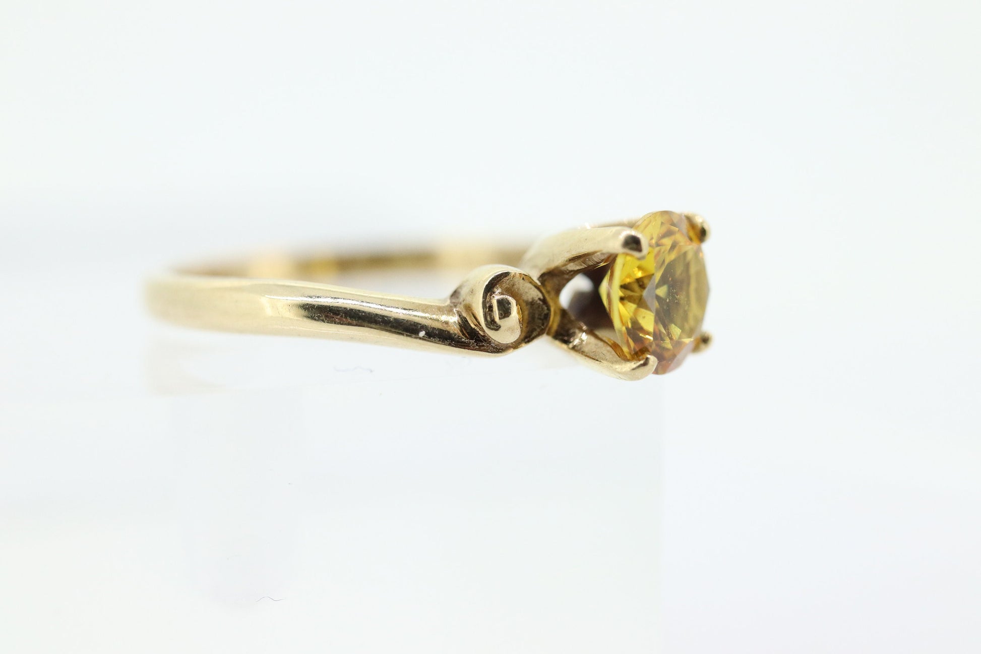 10k Round Sapphire YELLOW Sapphire ring. YELLOW SAPPHIRE solitaire ring. st(97/75)