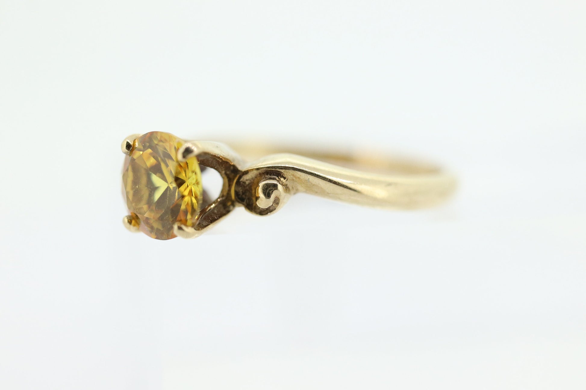 10k Round Sapphire YELLOW Sapphire ring. YELLOW SAPPHIRE solitaire ring. st(97/75)