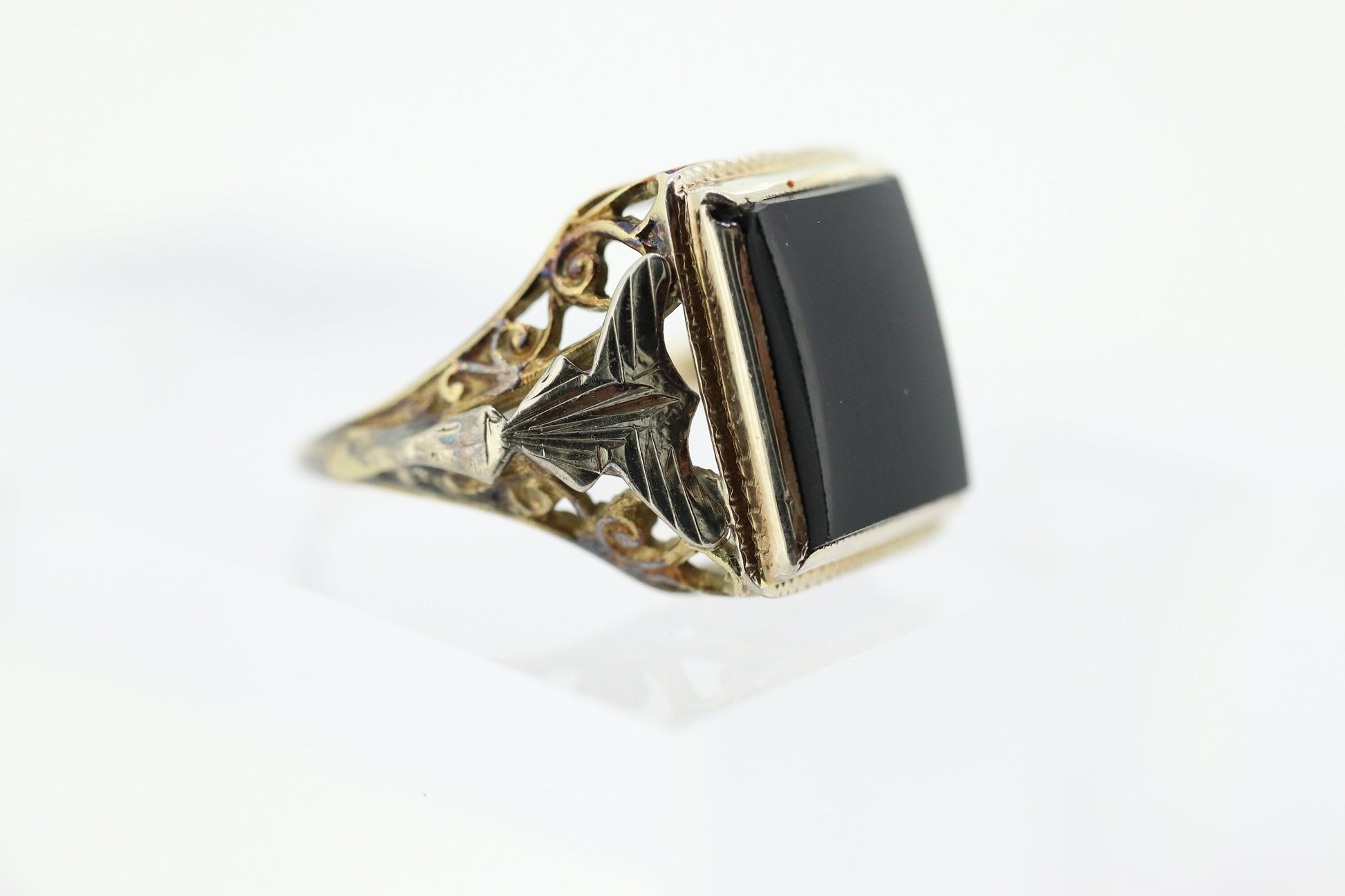 14k ONYX ring. ONYX Modern and Slim Picture Frame Rectangle Onyx signet ring. Mourning Ring Sz 3 stock(126/50)
