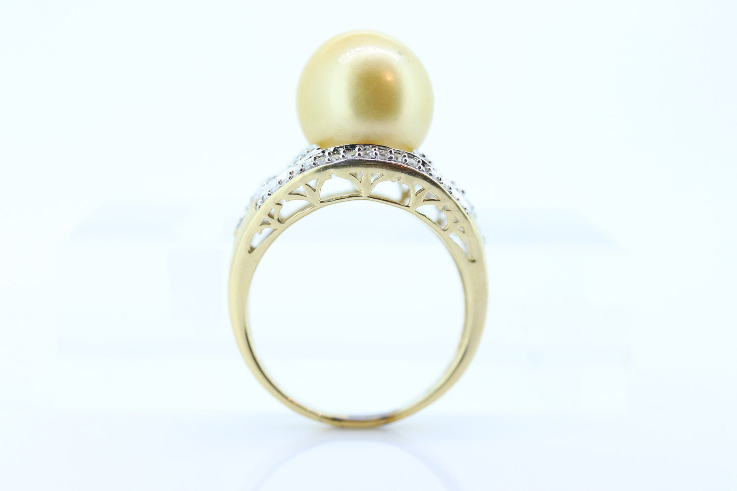 South Sea Pearl ring. 14k Gold South Sear Pearl and diamond ring. Large South Sea pearl solitaire ring. st(275/11)