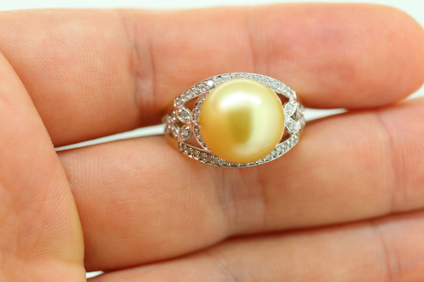 South Sea Pearl ring. 14k Gold South Sear Pearl and diamond ring. Large South Sea pearl solitaire ring. st(275/11)