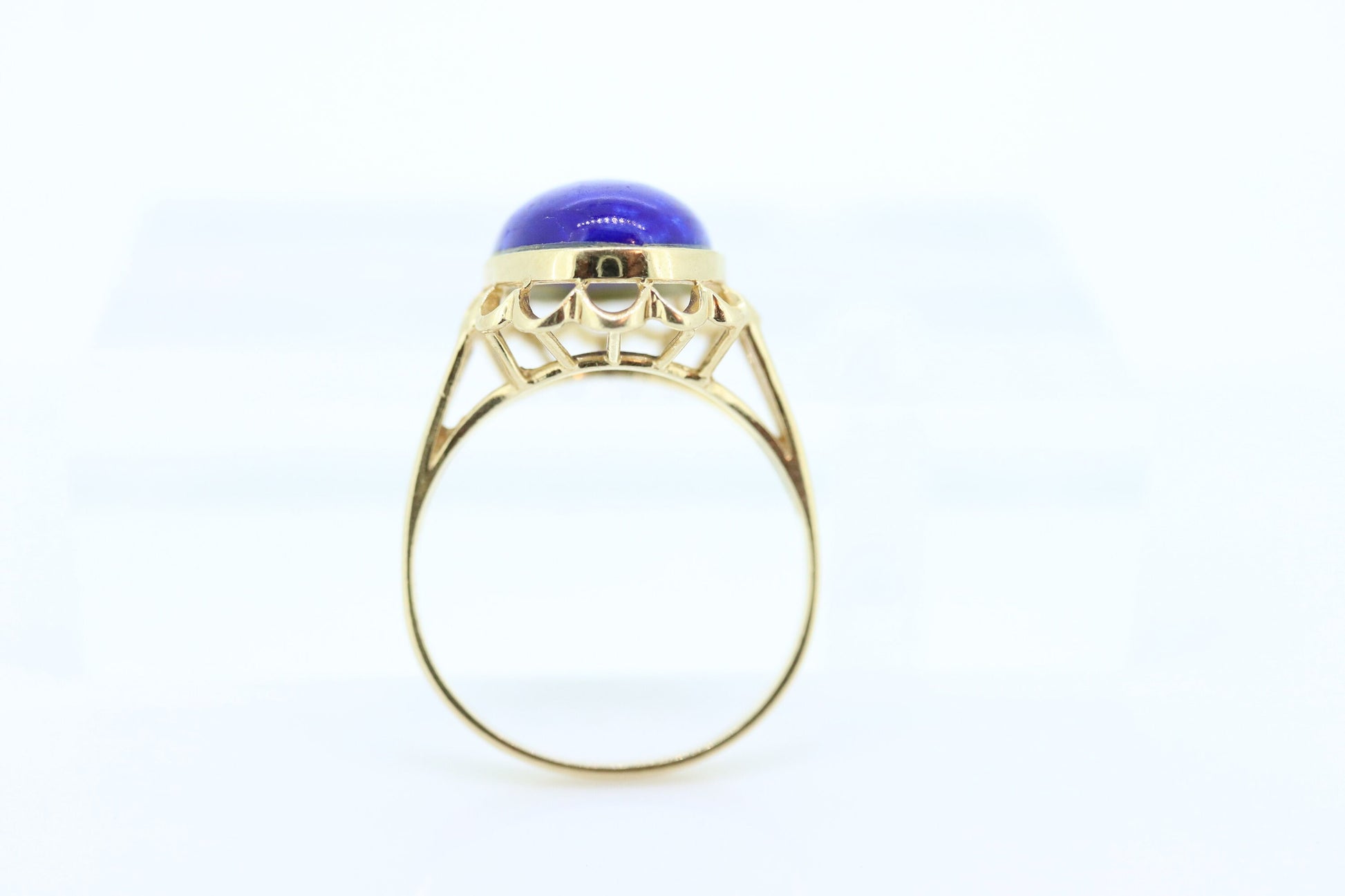 14k Lapis Lazuli  Ring. Lapis bezel set into filigree setting. Very unique. St(77/11) Sz7