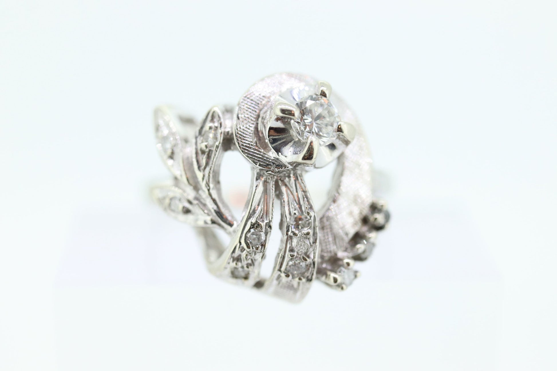 14k Diamond Ring.  Leaf Setting Diamond with accents. Diamond Bow Love Knot ring. Swirl diamond st(100/11)