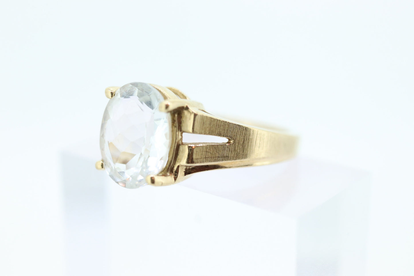 10k Aquamarine ring. Large Aquamarine solitaire ring. Aquamarine gem. Light Aquamarine 10k yellow gold st(55/11)