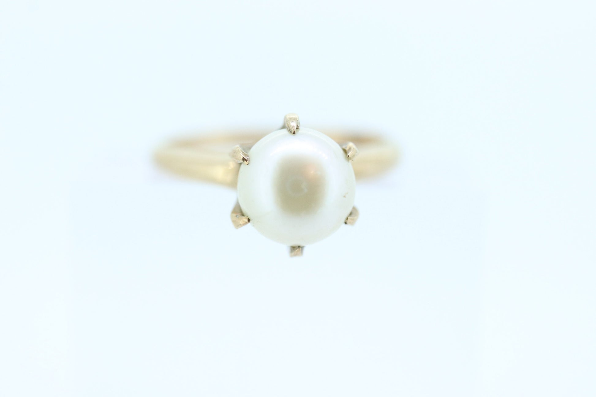 Victorian Pearl Claw Set ring. 10k Yellow Gold victorian solitaire ring. st(60/55)