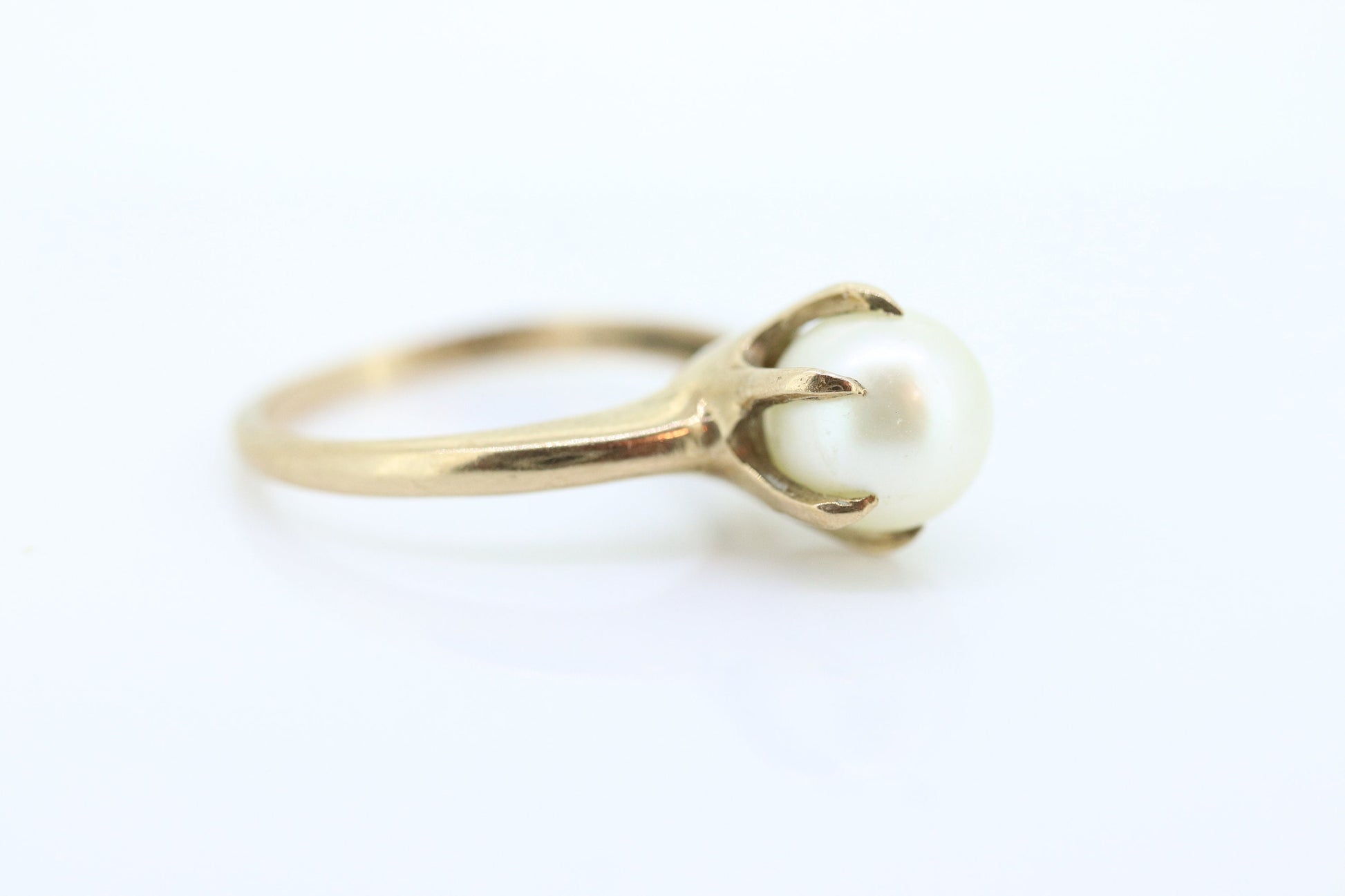 Victorian Pearl Claw Set ring. 10k Yellow Gold victorian solitaire ring. st(60/55)